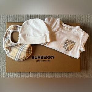 Burberry 3M Onesie, Hat & Bib Set
